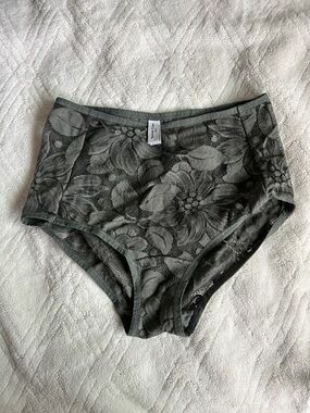 Yasmine Eslami. Olympe high waist panty.